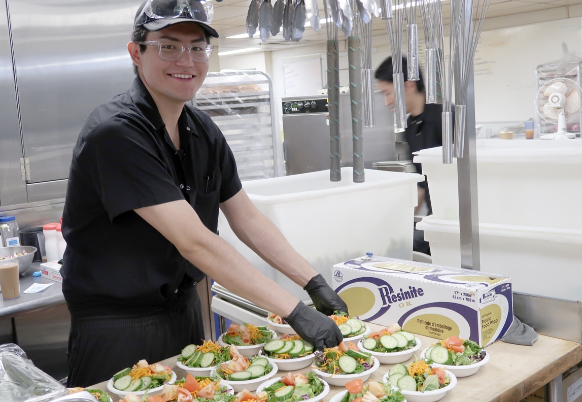 : Staff serving healthy customized meal plans through professional food services in Canada